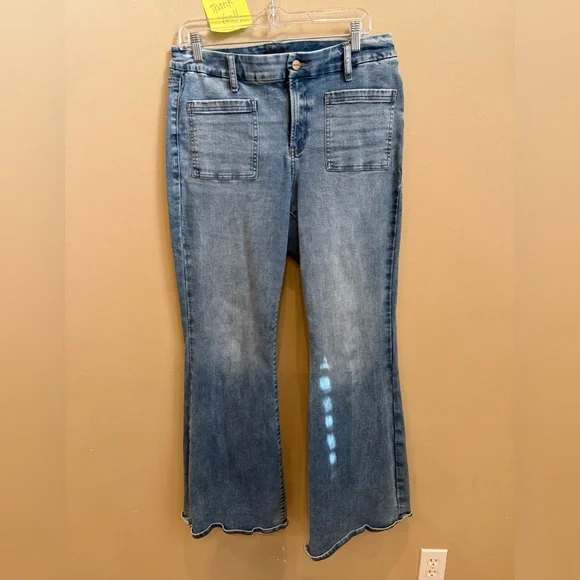 Express Mid Rise FlexX 70’s Flare Denim Jeans in Classic Blue - Picture 5 of 11